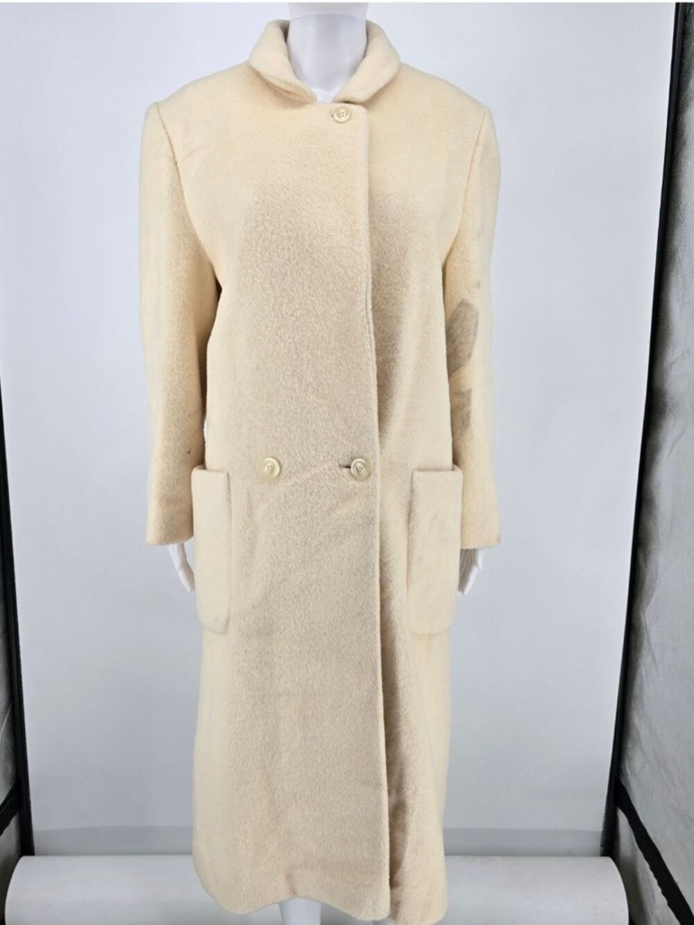 Vintage 1980s Cassidy Hand Tailored Women's Cream Wool Coat (6/Small) *Stains